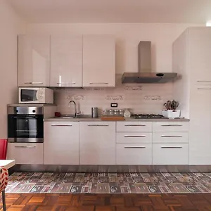 milano-functional-apartment.it-lombardy.com/